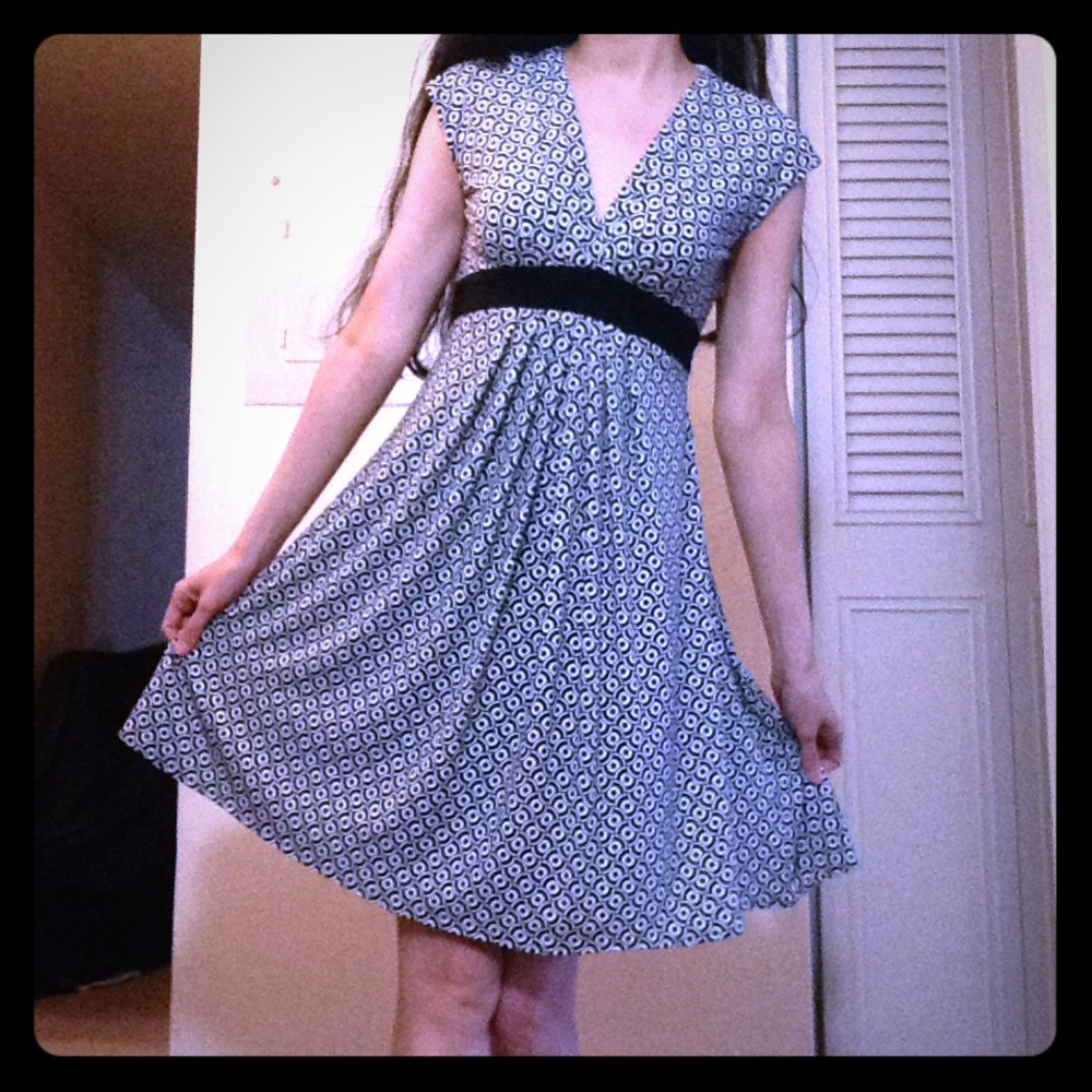 Maggy London Black & White Coin Dress, size 6